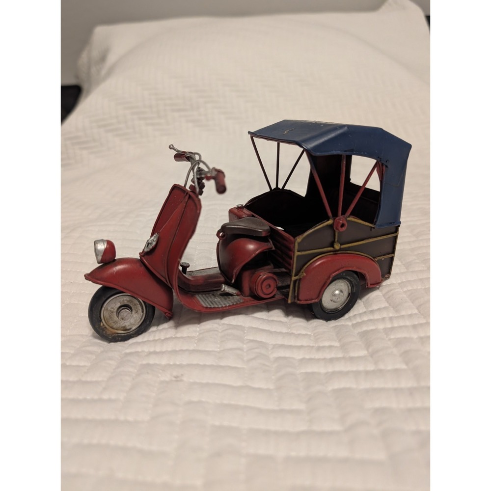 Vespa 125 Taxi Tuk Tuk Tin Model Ornament Vespa with Carrier